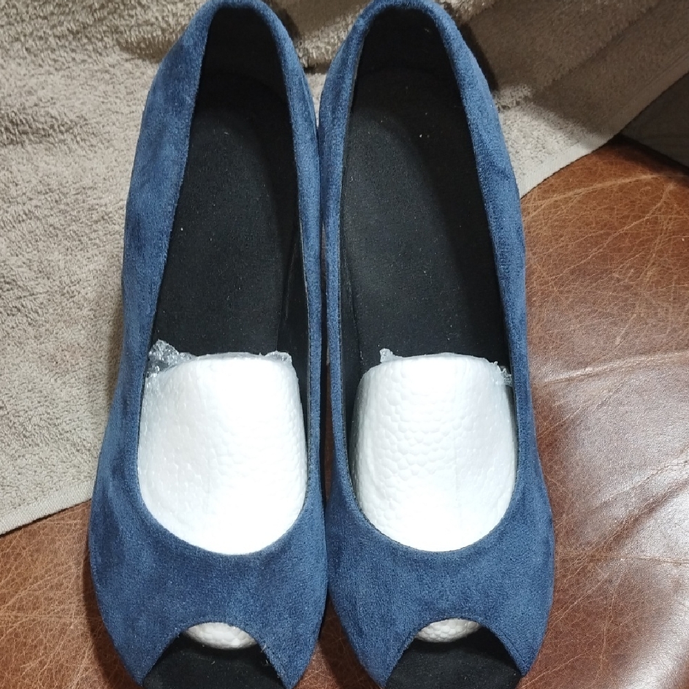 Chic Navy Peep-Toe Heels